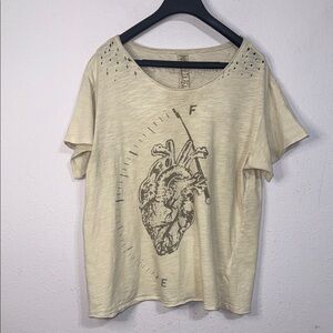 Magnolia Pearl Cream Heart Graphic Tee